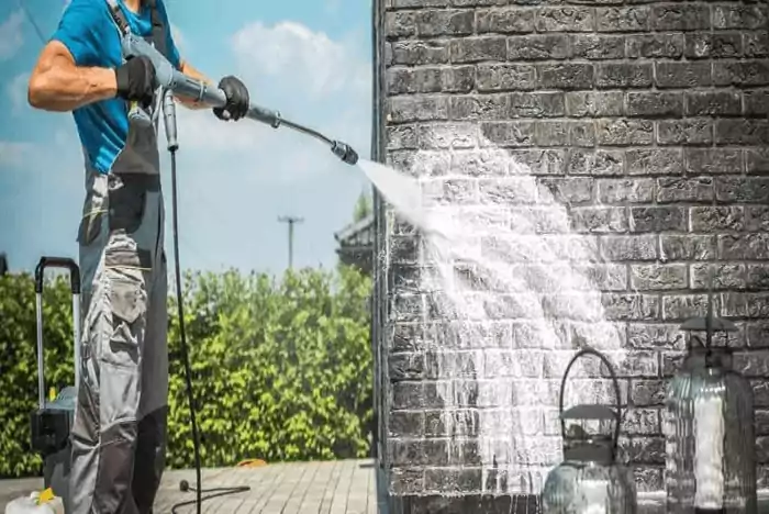 How to use a pressure washer with detergent